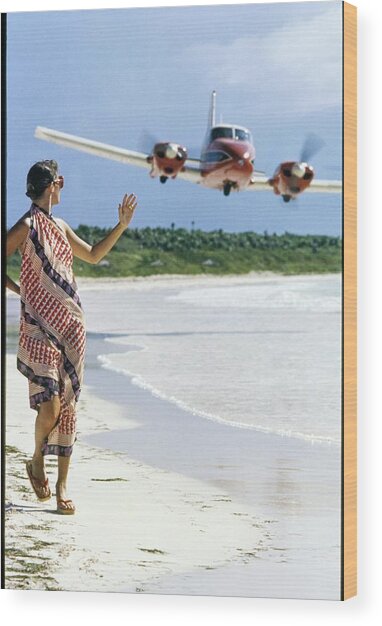 Plane Approaching Beach Wood Print