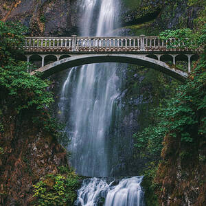 Multnomah Falls Long Exposure by Dan Sproul